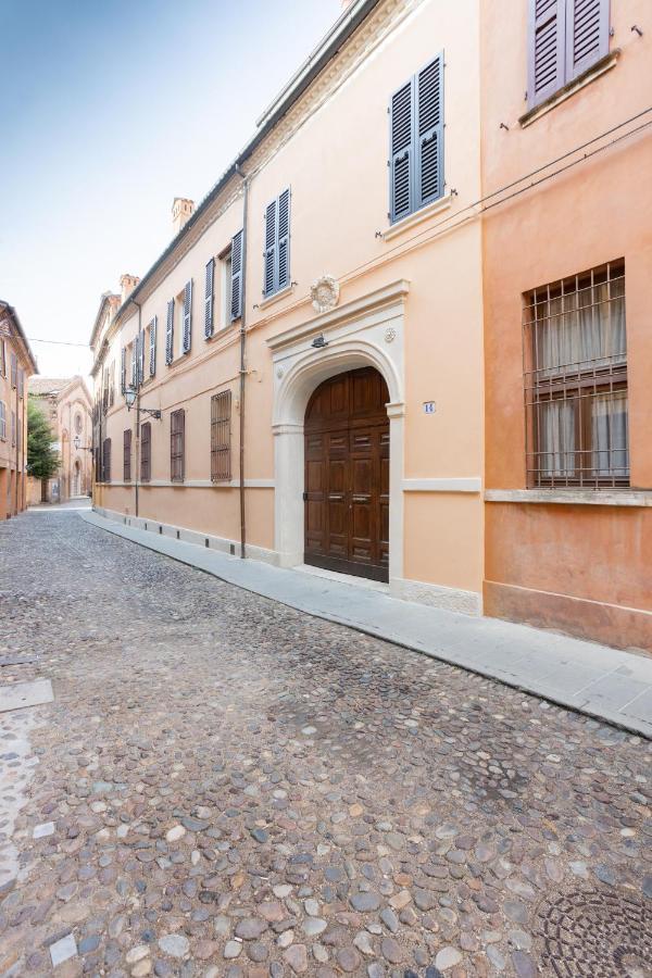 Palazzo Sabbioni Suite Del Conte Elegant Suite In Old Monastery City Center فيرّارا المظهر الخارجي الصورة