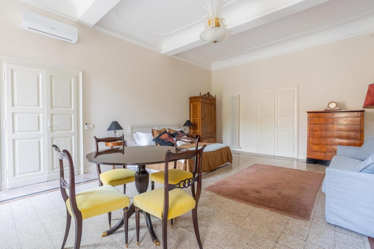 Palazzo Sabbioni Suite Del Conte Elegant Suite In Old Monastery City Center فيرّارا المظهر الخارجي الصورة