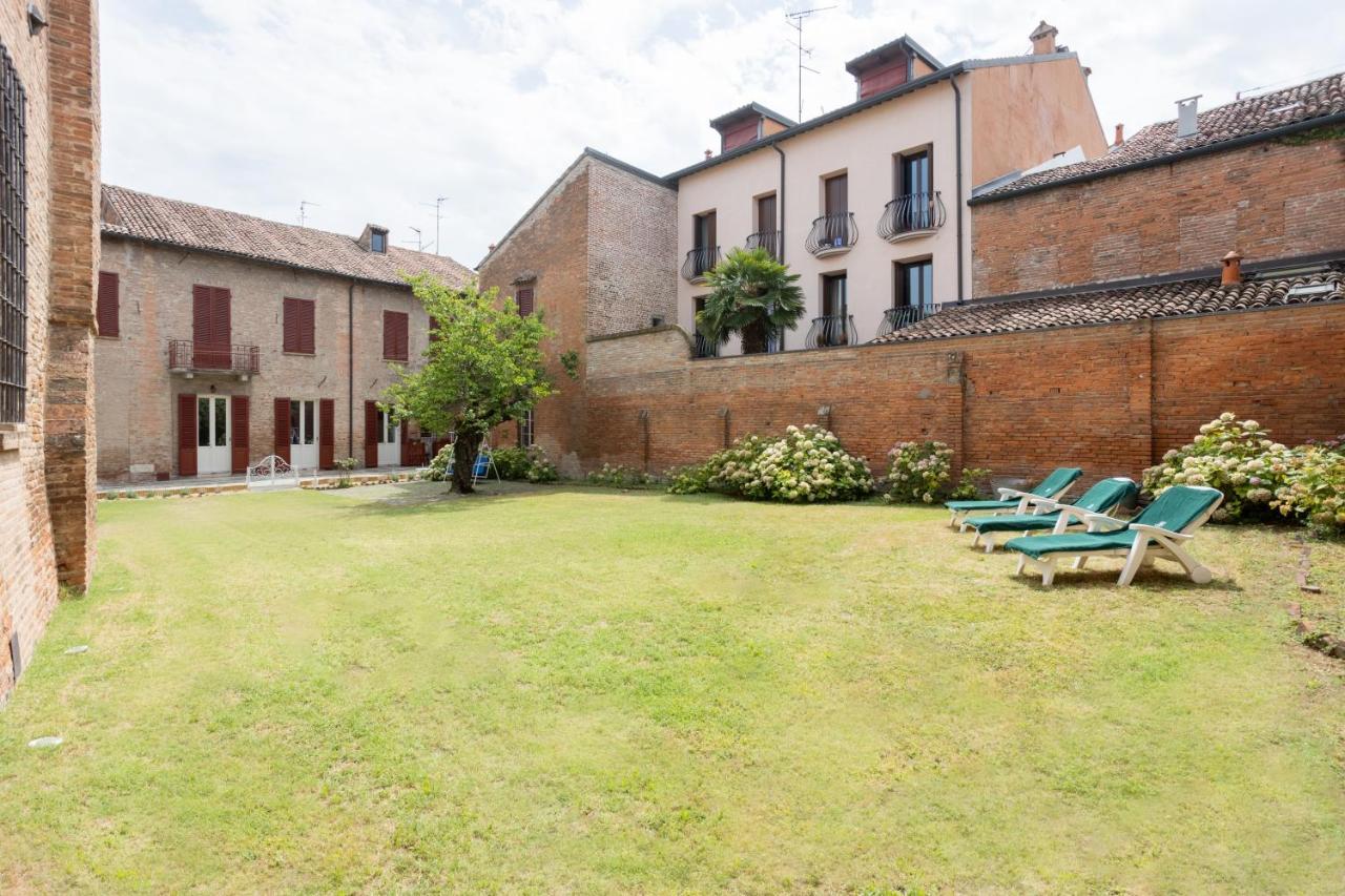 Palazzo Sabbioni Suite Del Conte Elegant Suite In Old Monastery City Center فيرّارا المظهر الخارجي الصورة