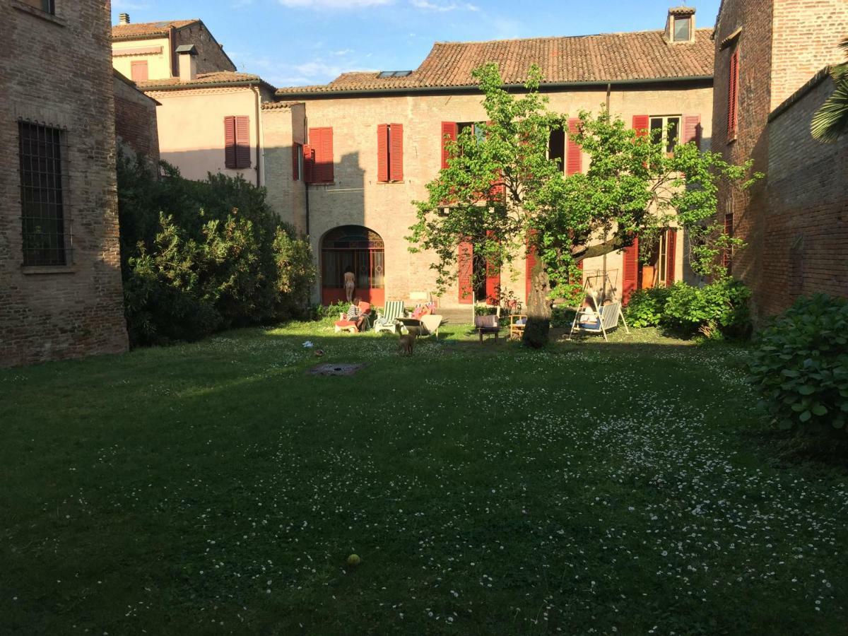Palazzo Sabbioni Suite Del Conte Elegant Suite In Old Monastery City Center فيرّارا المظهر الخارجي الصورة